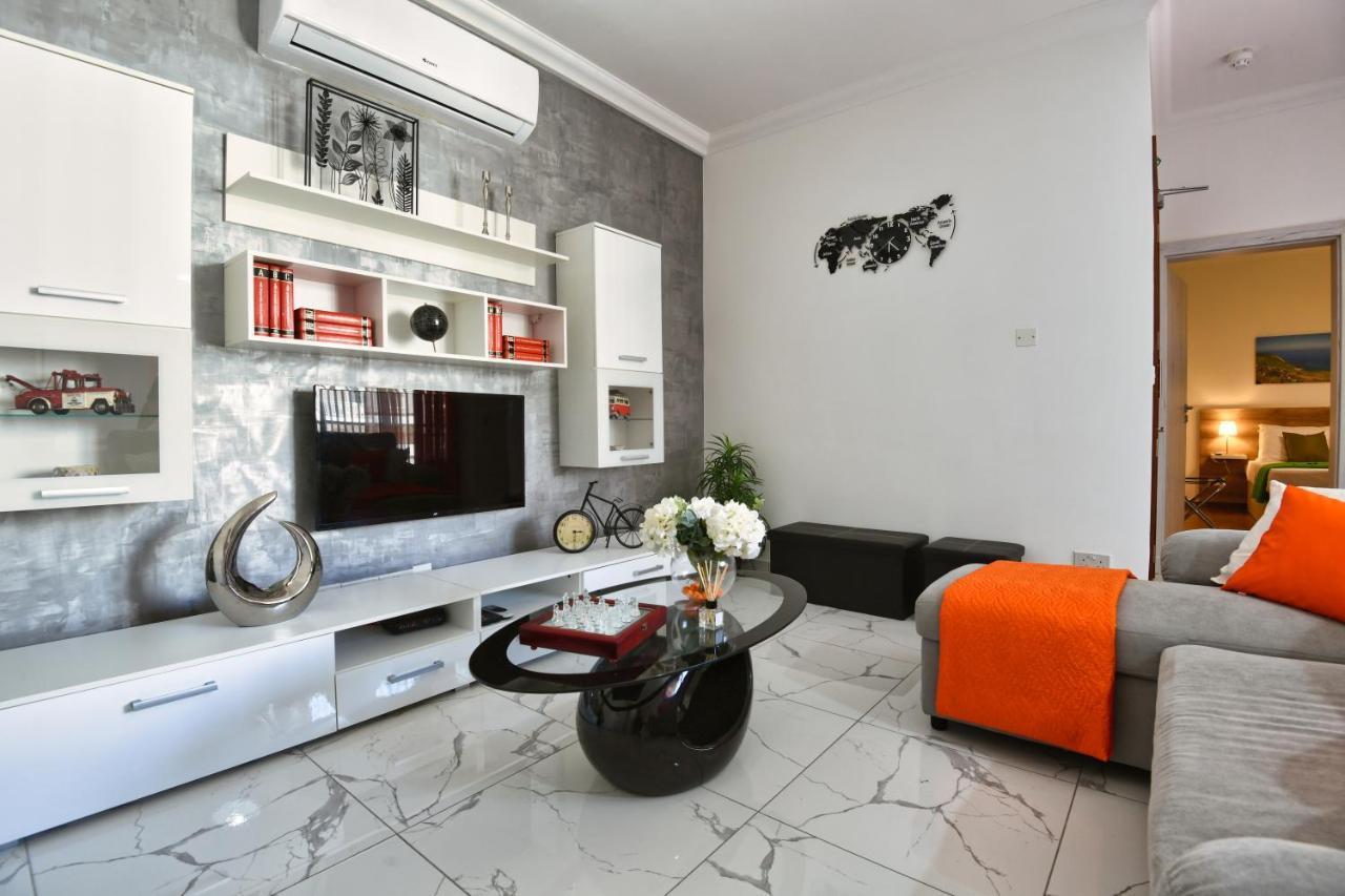 Apartamento A Bed Of Roses Marsalforn Exterior foto