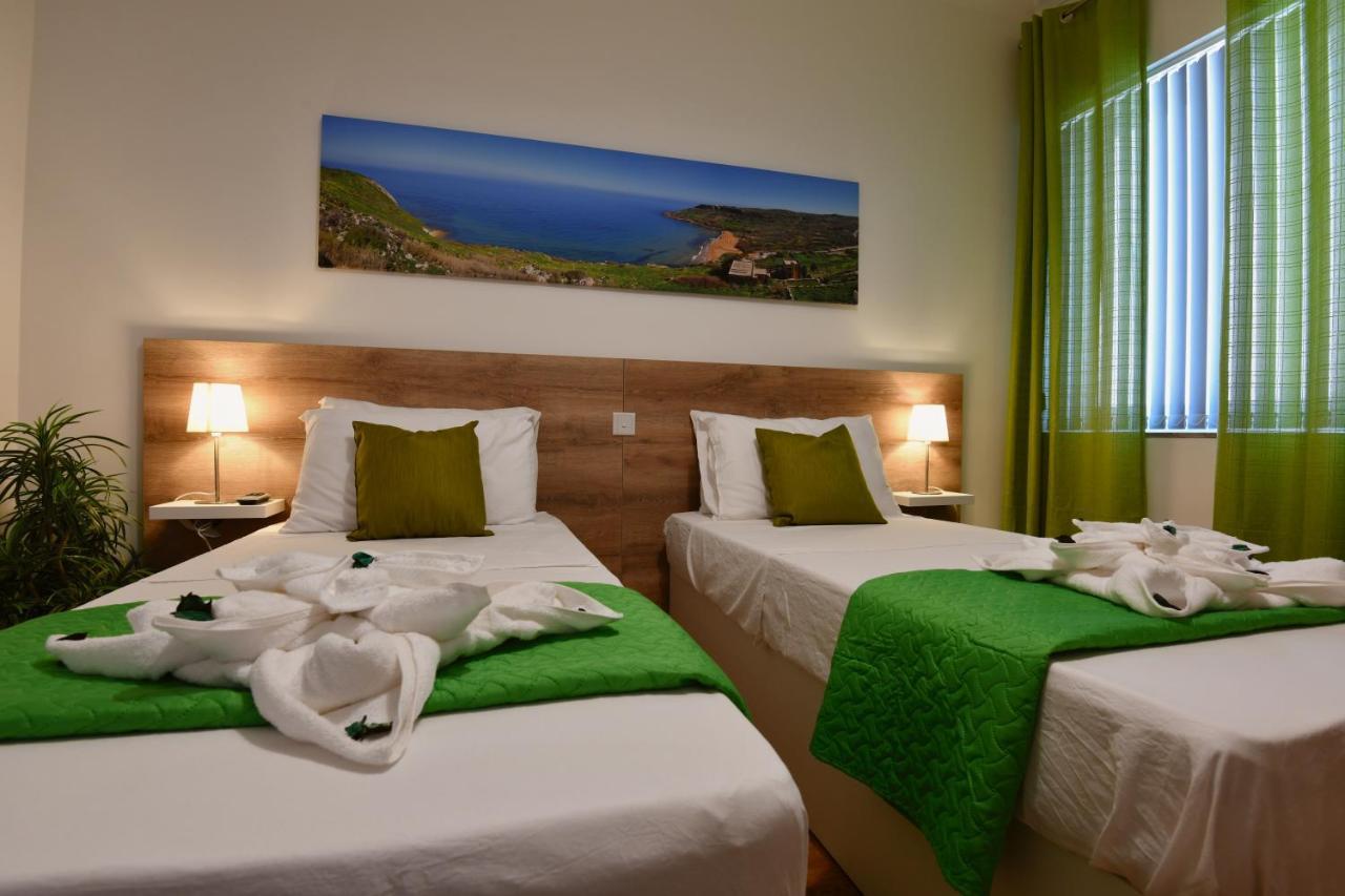 Apartamento A Bed Of Roses Marsalforn Exterior foto