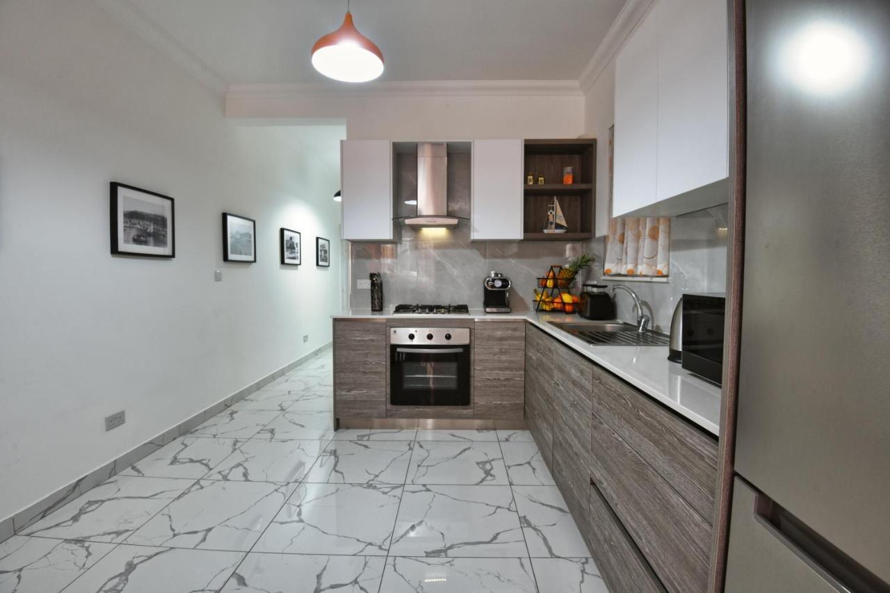 Apartamento A Bed Of Roses Marsalforn Exterior foto