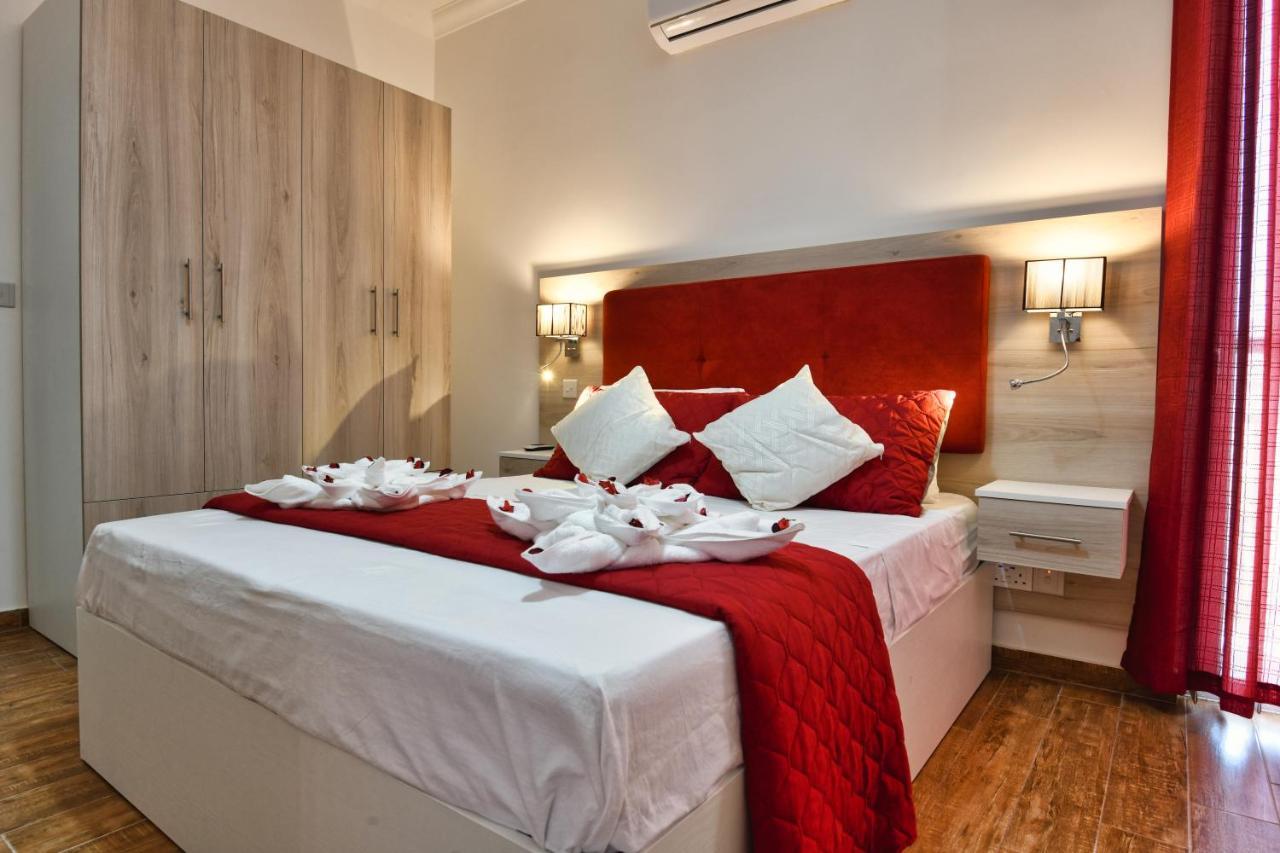 Apartamento A Bed Of Roses Marsalforn Exterior foto