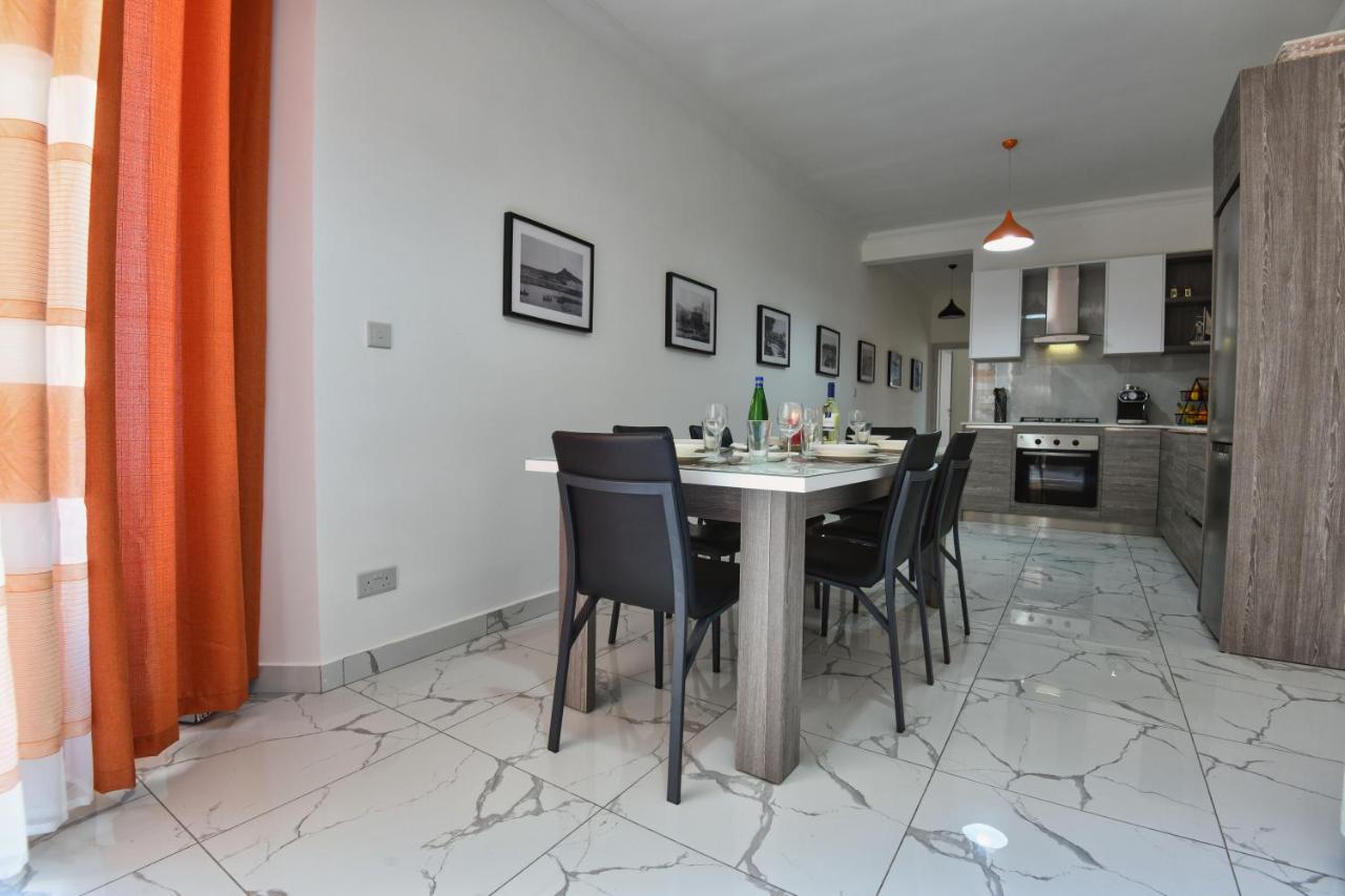 Apartamento A Bed Of Roses Marsalforn Exterior foto